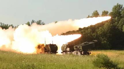«Необходимо поточное производство»: США поручили разработку дешёвых боеприпасов для РСЗО HIMARS