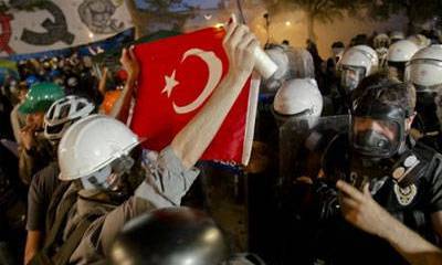 Евгений Пожидаев: Несостоявшаяся империя: кто, кому и почему противостоит на турецких улицах?