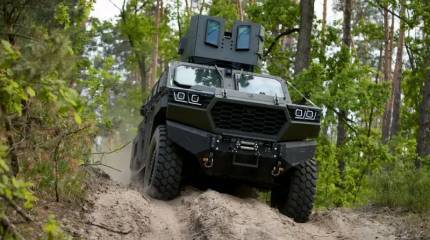 Неонацисты из «Азова»* тестируют на фронте бронеавтомобиль Inguar-3 украинского производства