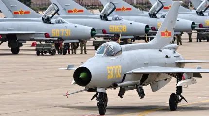 Производство и служба истребителей J-7 в КНР