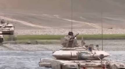 «Самая высокогорная дорога в мире»: Индия укрепляет спорные территории в Ладакхе