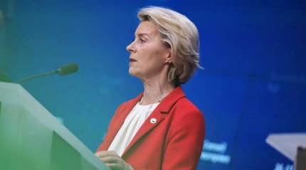 Урсула фон дер Ляйен угрожает Китаю за покупку энергоносителей у России