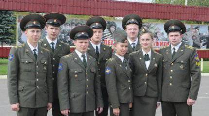 Выпускники в форме