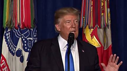 Трамп заявил, что мог стереть Афганистан с лица земли "за одну неделю"