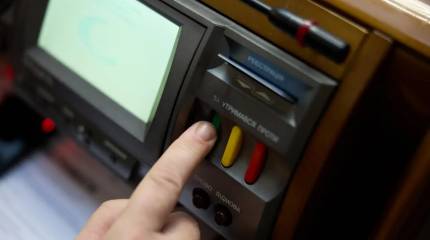 Нардепы ВРУ в рамках принятого бюджета-2026 увеличили себе разовые выплаты