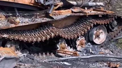 Боевики ВСУ опубликовали кадры с подбитым «Ланцетом» танком Т-72