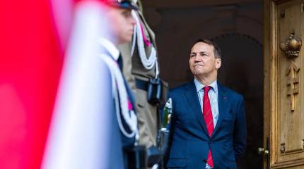 Сикорский пугает поляков русскими танками и призывает готовиться к скорой войне