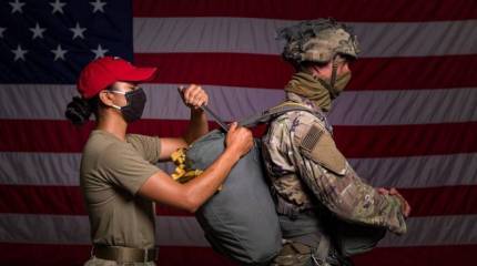 Американцы всё меньше доверяют армии, полиции и Конгрессу: данные опроса Института Рейгана