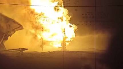 В Сети появилось видео тушения нефтяного пожара с помощью пушки МТ-12 «Рапира»