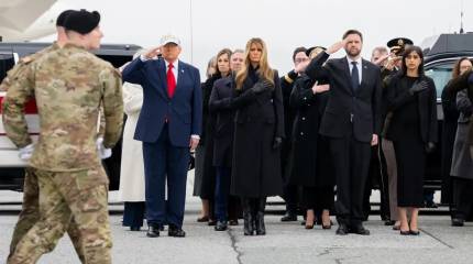 Трамп встретил гробы с телами погибших американских военных и пригрозил Ирану