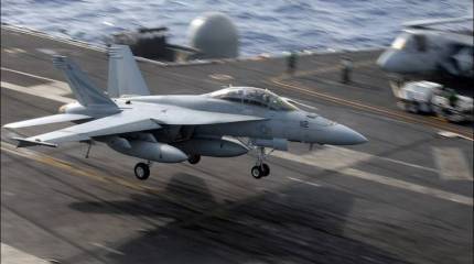 ВМС США обдумывают возможность восстановления упавшего в море истребителя F/A-18 Super Hornet