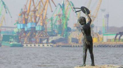 В сети появился ролик с неудачной швартовой литовского военного корабля