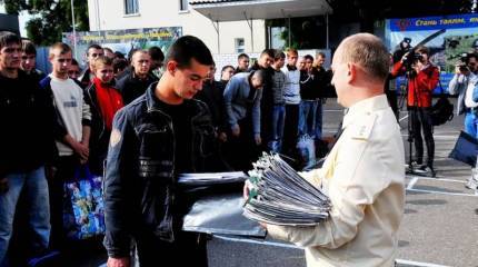 Министр обороны Украины усомнился в необходимости призыва на срочную службу