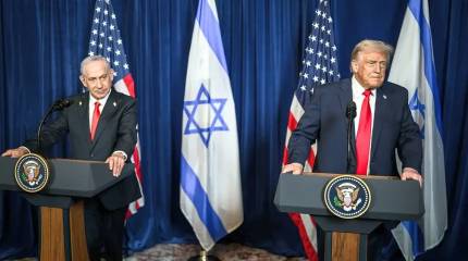 США «в полной боевой готовности»: Трамп пригрозил Ирану поддержать протестующих