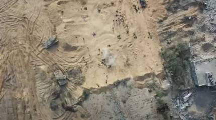 ХАМАС опубликовал кадры сброса бомбы с беспилотника на подразделение израильской армии к востоку от города Бейт-Ханун