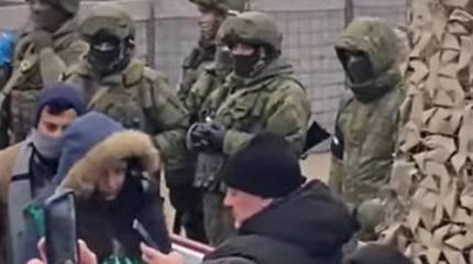 Азербайджанские «активисты» устроили акцию протеста на контролируемой российскими миротворцами дороге в Карабахе