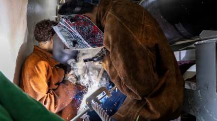 Фото «сваривающих трос» матросов в походе на USS Abraham Lincoln вызвало вопросы