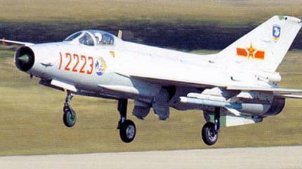 Китайский клон советского истребителя рухнул на жилые дома