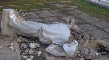 Послание украинцам: сегодня боевики уничтожат памятник Ленину, завтра доберутся до несогласных