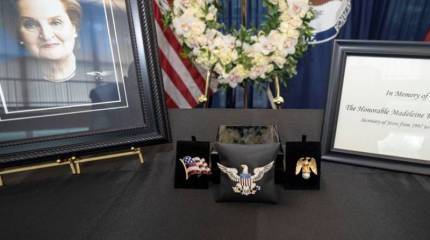 Спустя почти месяц после смерти экс-госсекретарь США Мадлен Олбрайт ещё не похоронена