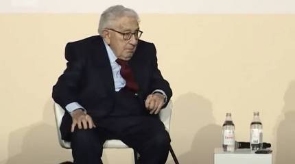 Экс-госсекретарь США предложил принять Украину в НАТО, чтобы она «не могла самостоятельно принимать решения по территориальным претензиям»