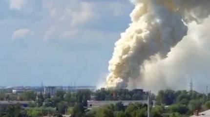 В подмосковном селе Ачкасово призошел сильный пожар на местном аккумуляторном заводе