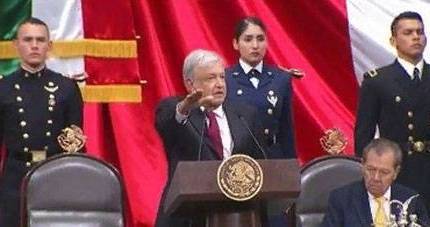 В Мексике обсуждают жесты президента Лопеса Обрадора во время инаугурации