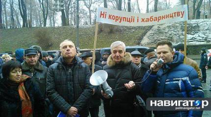 Активисты Майдана грозятся обрезать уши Яценюку