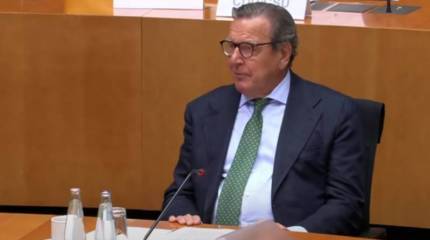 «Что для него важнее – труба или права человека»: в Бундестаге требуют от Шрёдера покинуть компанию «Северный поток»