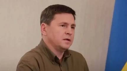 Подоляк: Для мобилизации бежавших за границу украинцев необходимо лишать их пособий и вида на жительство