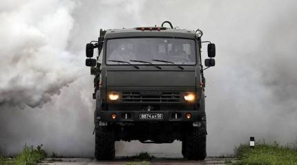На учениях в ЦВО специалисты войск РХБ спрятали завод с помощью термодымовых машин