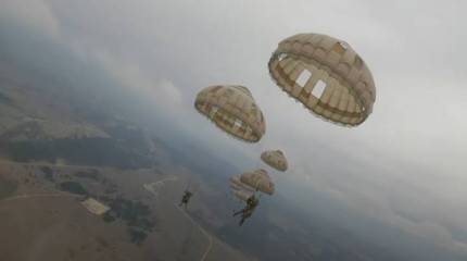 «Из всей Европы только Франция может сбросить целую бригаду»: Париж провел учения по десантированию войск