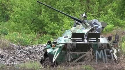 Для поражения второго эшелона обороны противника на Донбассе применяется навесной огонь из БТР-82А