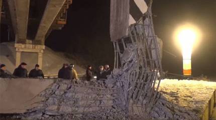 Опубликованы кадры с места подрыва опоры железнодорожного моста в ДНР