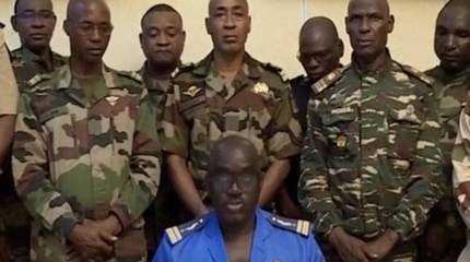 Военные Нигера заявили, что свергнутое правительство разрешило Франции нанести удары по стране