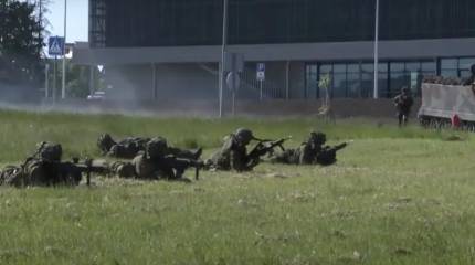 Глава МО Латвии: строительство линии обороны на границе с РФ может длиться ближайшее десятилетие