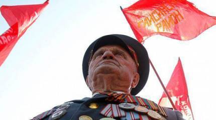 Наступают на советское горло!