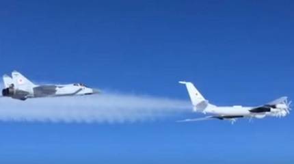 Российские противолодочные Ту-142 провели длительный полёт возле Аляски