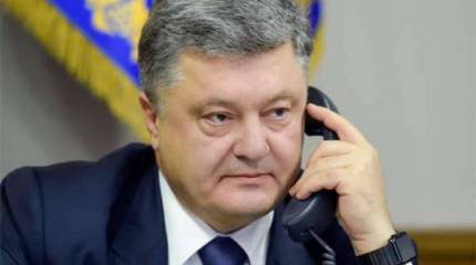 Порошенко по телефону пожаловался Меркель и Олланду на Россию и предложил ввести в Донбасс полицейскую миссию ОБСЕ