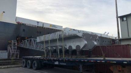 В США засняли корпус неизвестной боевой машины, подготовленный к отправке на Аляску