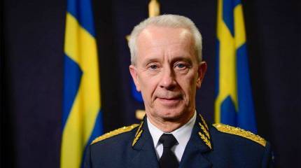 Выходящий в отставку главком ВС Швеции заявил, что "обнаружены следы присутствия иностранных военных на побережье"