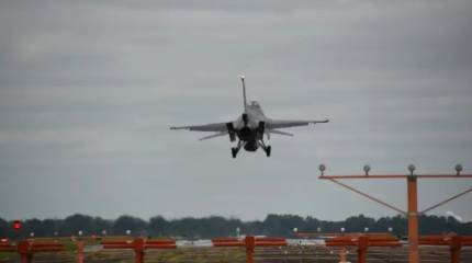 Показаны кадры аварийной посадки истребителя F-16 ВВС Чили