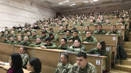 «Панове офицеры»: ВСУ вынуждены активно призывать «пиджаков»