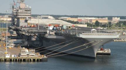 Военно-морская база Норфолк – проплывая мимо