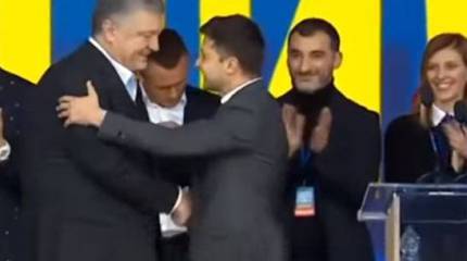 Зеленского с победой на выборах поздравили Трамп и Макрон