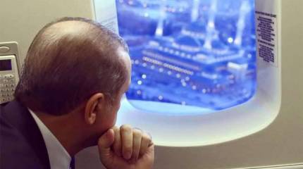 Эрдоган заявил, что артиллерия Турции не остановит обстрелы курдов в Сирии, и снова обвинил США в "недружеской позиции"