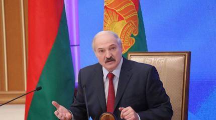 Александр Лукашенко: "Мы не готовимся к войне, но порох надо держать сухим"
