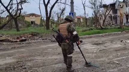Российские сапёры приступили к инженерной разведке и разминированию территории «Азовстали»