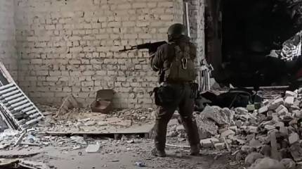 Бойцы ЧВК «Вагнер» рассказали о боях за многоэтажки на окраинах Артемовска: «Все подвалы заварили решетками, выставили пулеметы»