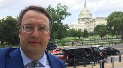 Геращенко: Запад умолял Украину не вводить военное положение